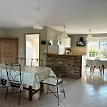 De Charme A La Ferme De Bonavis 125 M2